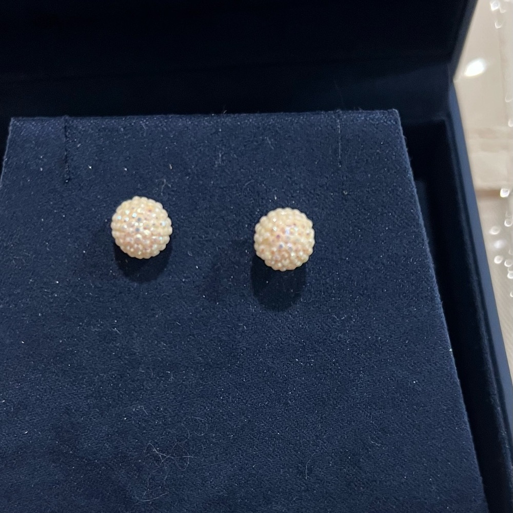 Elegant Cream Beaded Stud Earrings that sparkle.
